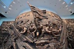 <b>起党和人平易近付与的汗青沉担</b> 